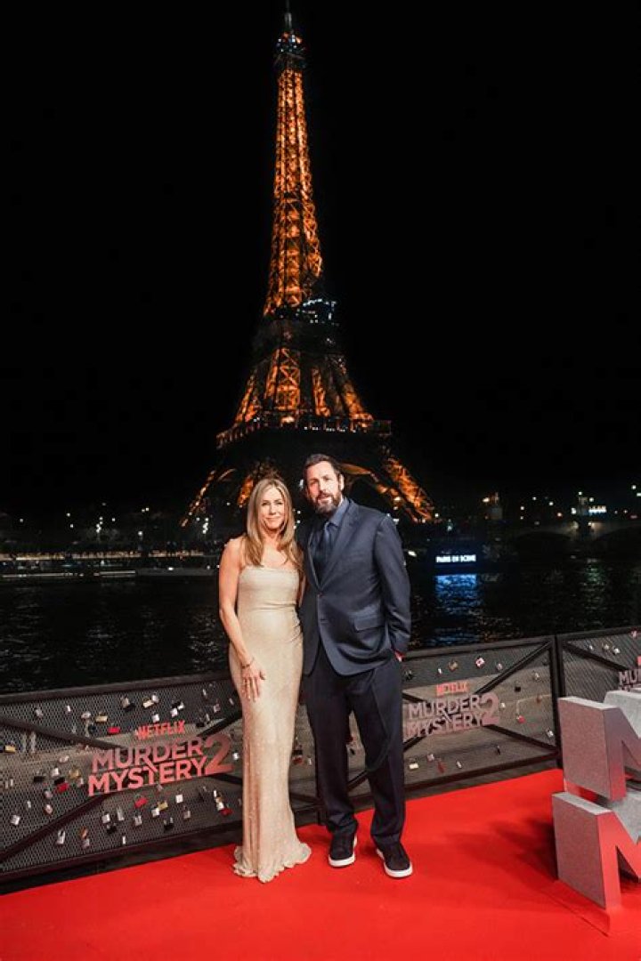 Jennifer Aniston’s Sparkly Gold Gown At ‘Murder Mystery 2’ Photocall – Hollywood Life
