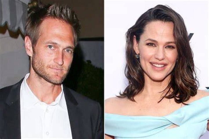 Jennifer Garner’s Relationship With BF Ok – Hollywood Life