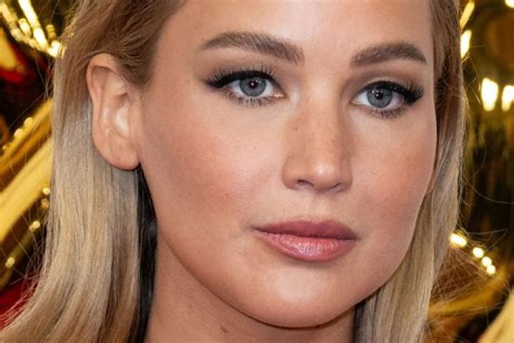 Jennifer Lawrence’s Red Sparrow Makeup — Get Her Beauty Look – Hollywood Life