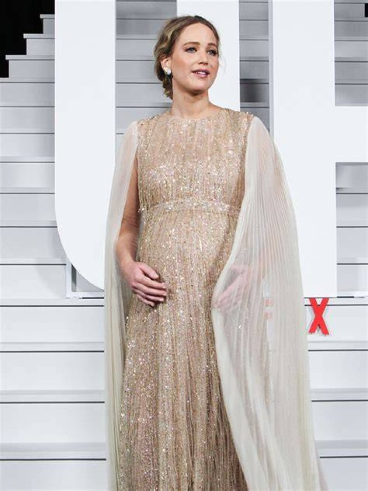 Jennifer Lawrence Seen In 1st Photos 1 Week After Giving Birth – Hollywood Life