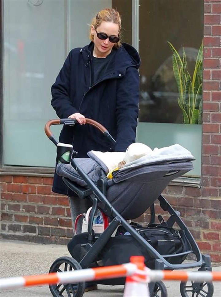 Jennifer Lawrence Takes Son Cy, 10 Mos., For Walk In LA: Photos – Hollywood Life