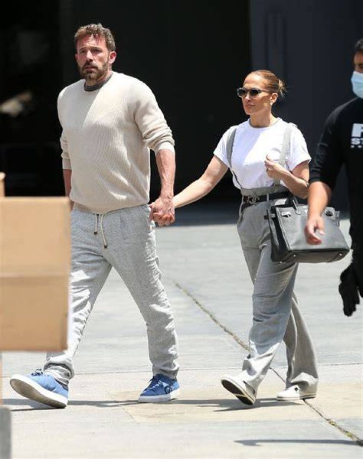 Jennifer Lopez & Ben Affleck Hold Hands & Match Their Looks: Photo – Hollywood Life