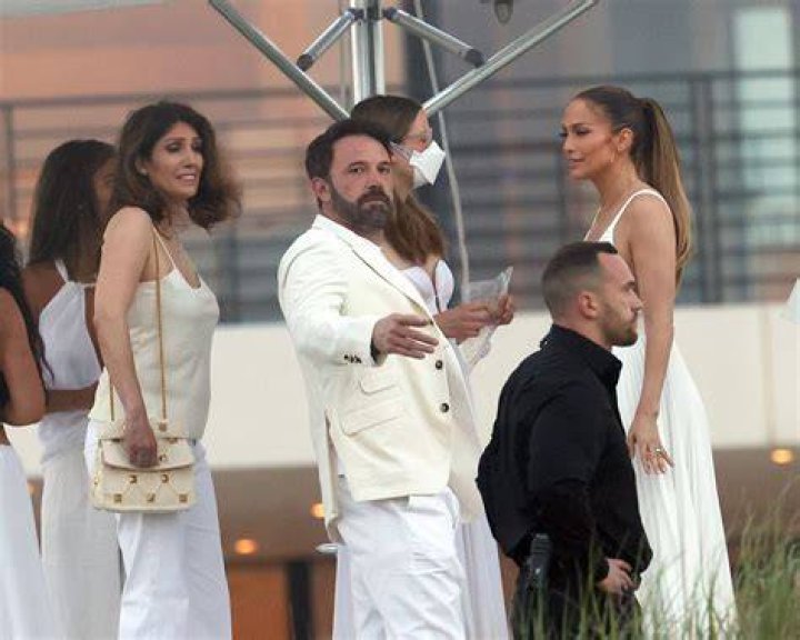 Jennifer Lopez & Ben Affleck In The Hamptons: Pics – Hollywood Life
