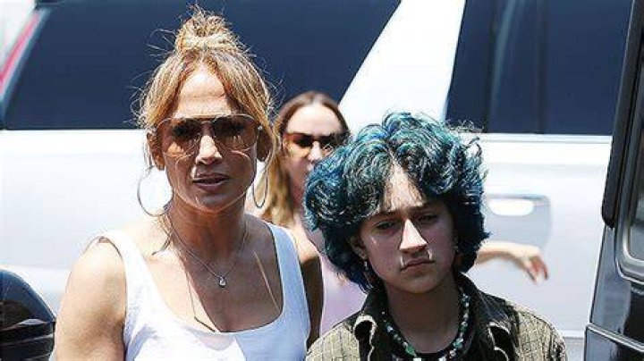 Jennifer Lopez Glows In Selfie With Her ‘Coconut’ Emme, 13, After House Hunting With Ben Affleck