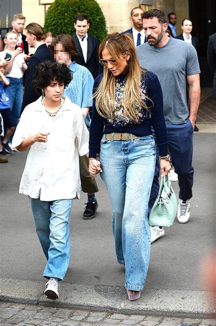 Jennifer Lopez Holds Hands With Emme, 14, After Lunch With Ben Affleck & Seraphina