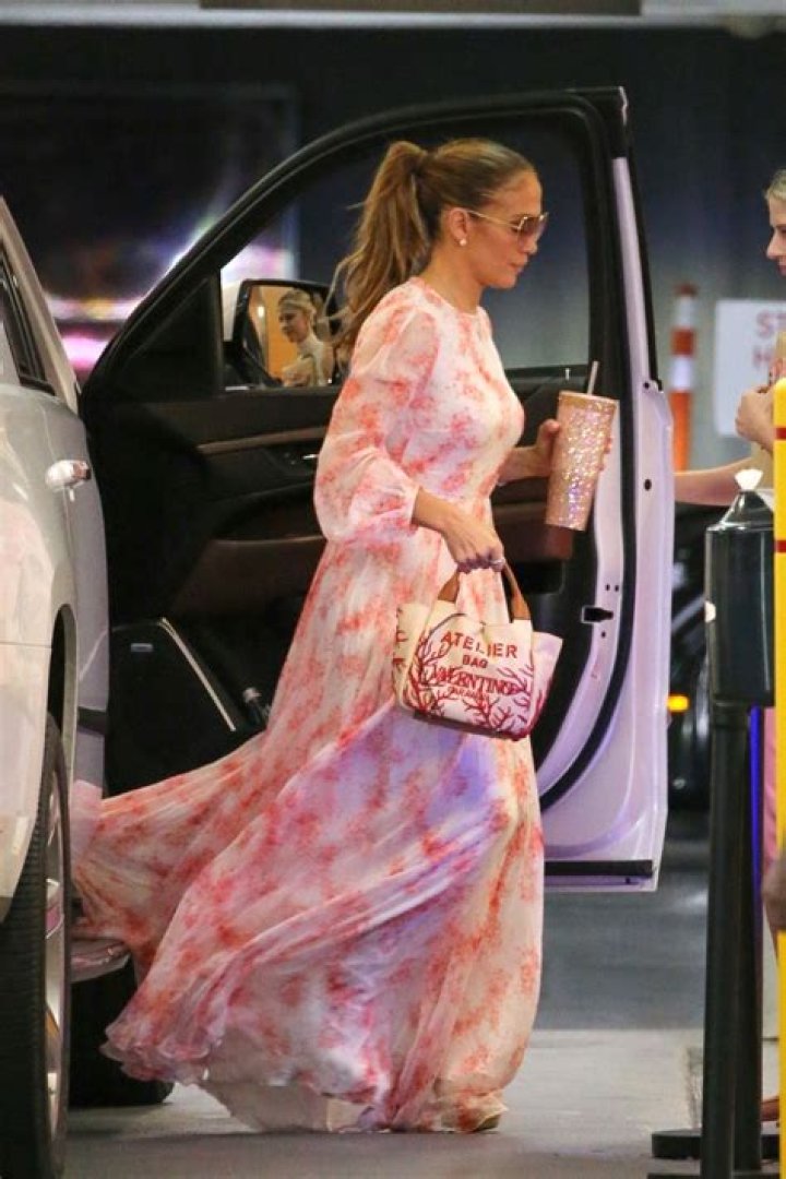 Jennifer Lopez Maxi Dress: Shop – Hollywood Life