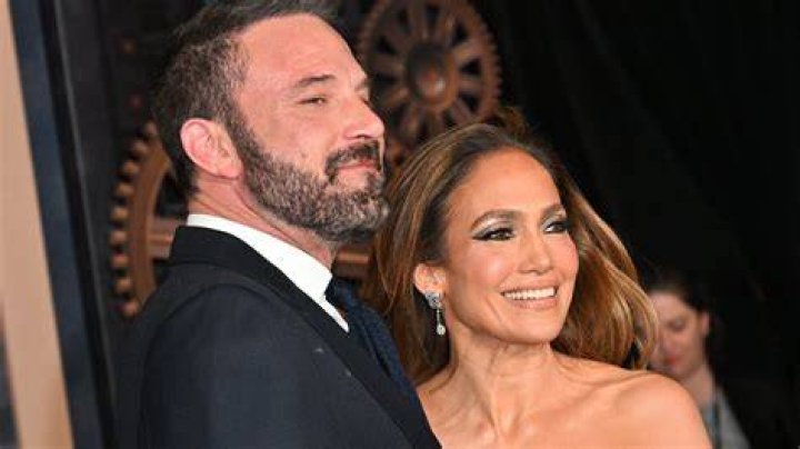 Jennifer Lopez Posts Fourth of July Pics With Wedding Ring Amid Ben Affleck Divorce Rumors