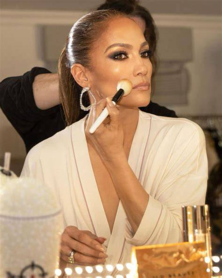 Jennifer Lopez Rocks A ‘Makeup-Free Glow’ In New Skincare Video – Hollywood Life