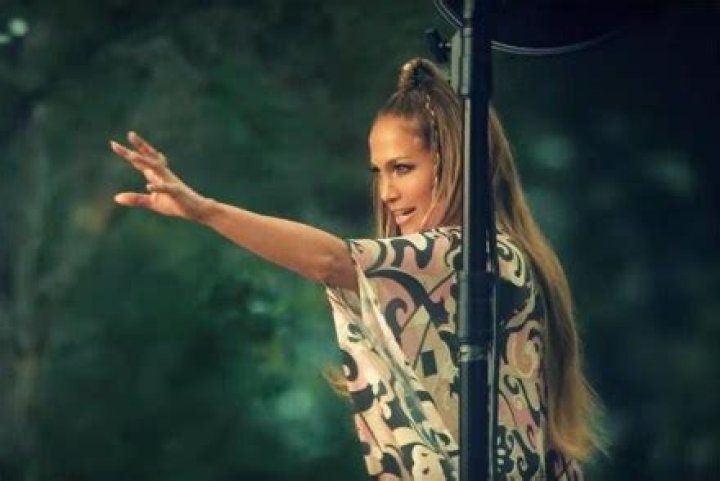 Jennifer Lopez’s Arm Workout — Tone Triceps With Trainer Moves – Hollywood Life