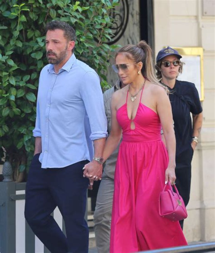 Jennifer Lopez’s Pink Dress With Ben Affleck At Paris Dior Restaurant – Hollywood Life