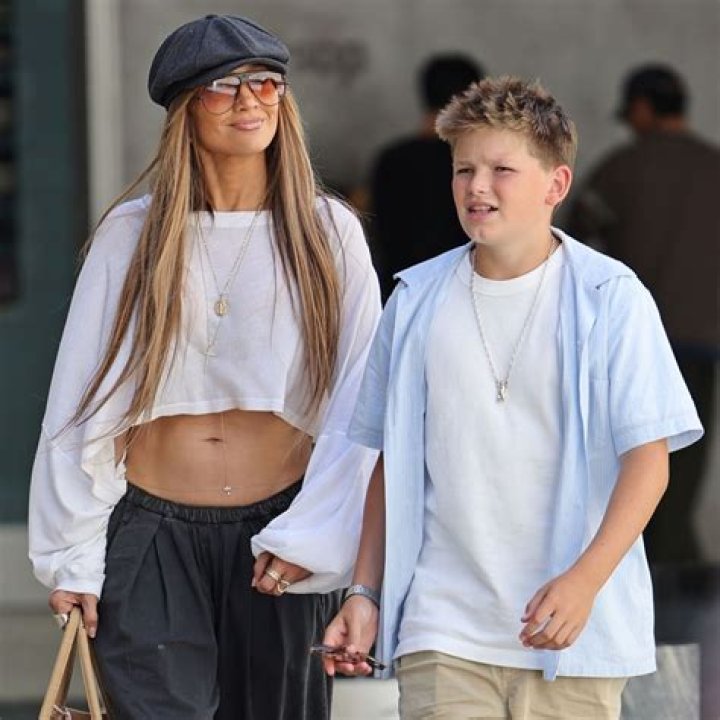 Jennifer Lopez Stuns In White Crop Top Amid House Hunt With Ben Affleck — New Photo