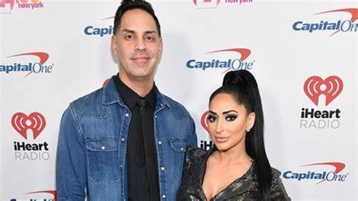Jersey Shore Star Angelina Pivarnick & Husband Chris Larangeira Split – Hollywood Life