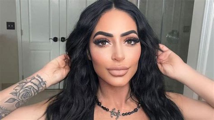 ‘Jersey Shore’ Star Angelina Pivarnick Looks Like Kim Kardashian In New Photo Shoot