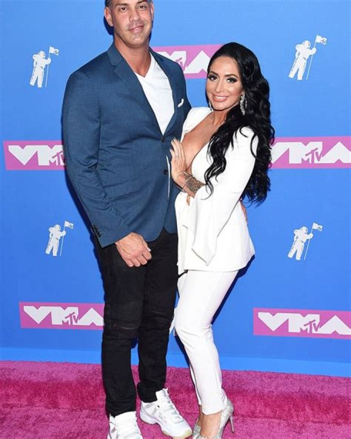 ‘Jersey Shore’ Stars React To Angelina Pivarnick’s Wedding Speech Leak – Hollywood Life