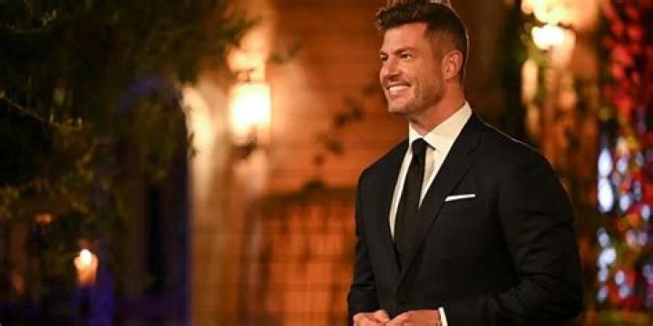 Jesse Palmer Is ‘The Bachelor’s New Host After Chris Harrison’s Exit – Hollywood Life