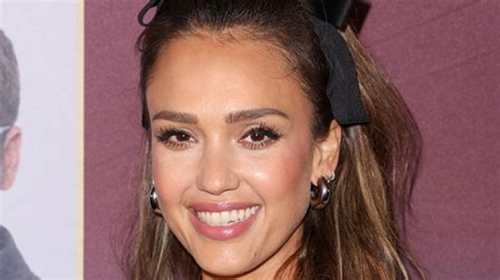 Jessica Alba’s Favorite Antioxidant Serum Has The Best Ingredients – Hollywood Life