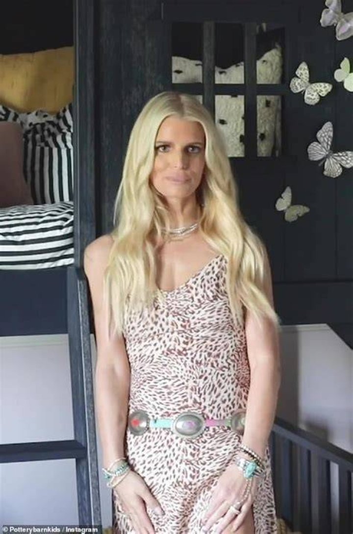Jessica Simpson Goes Bike Riding In ‘5 Inch Platforms’ & Skinny Jeans After 100Lb. Weight Loss — See Pic