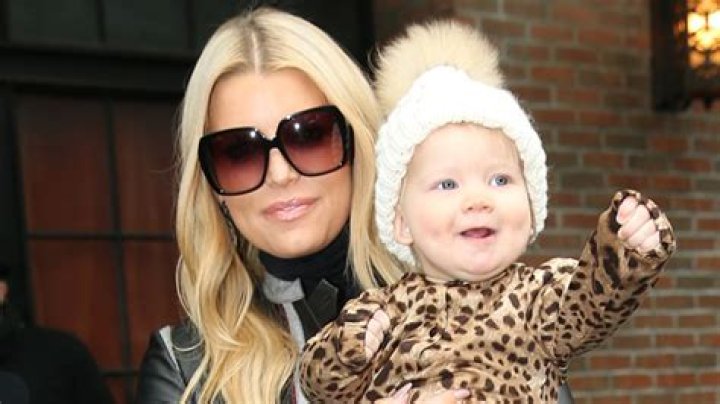 Jessica Simpson Holds Daughter Birdie & Reveals Her Singing Abilities – Hollywood Life