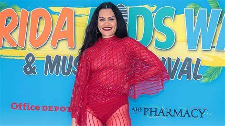 Jessie J Wears Crop Top & Bikini Bottoms For 34th Birthday – Hollywood Life