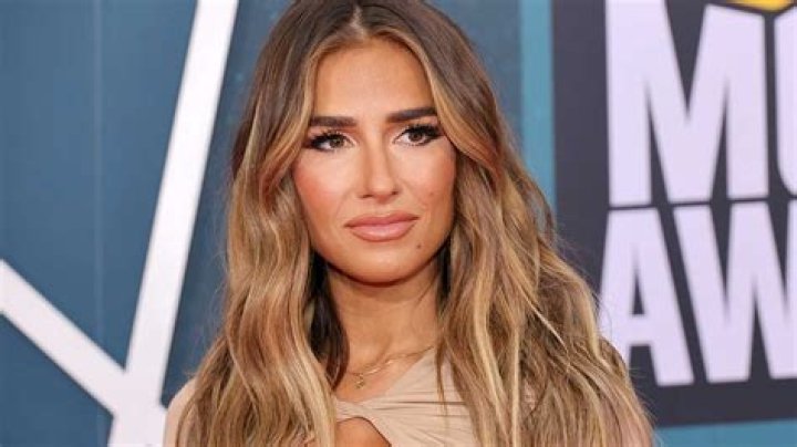 Jessie James Decker, 31, Reveals Her Exact Workout To Help Busy Moms Stay In Shape