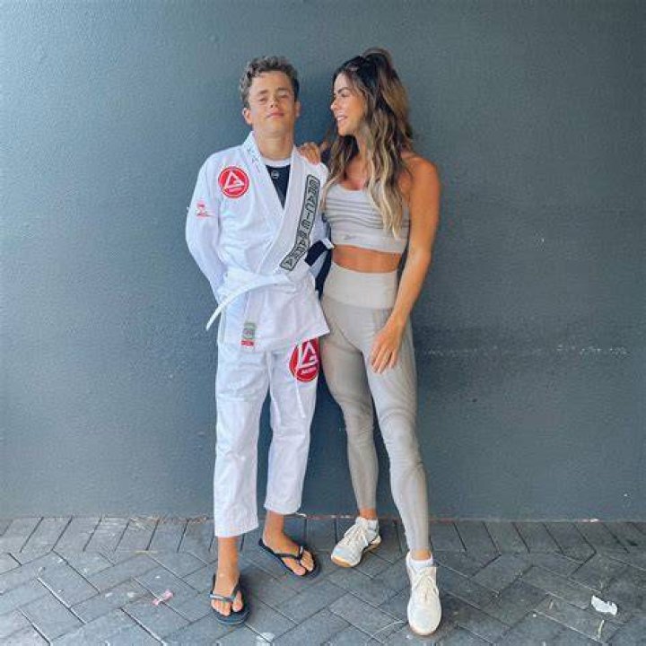 Jessie James Decker Defends Wearing Underwear Around Her Kids: No Different Than A ’Swimsuit’