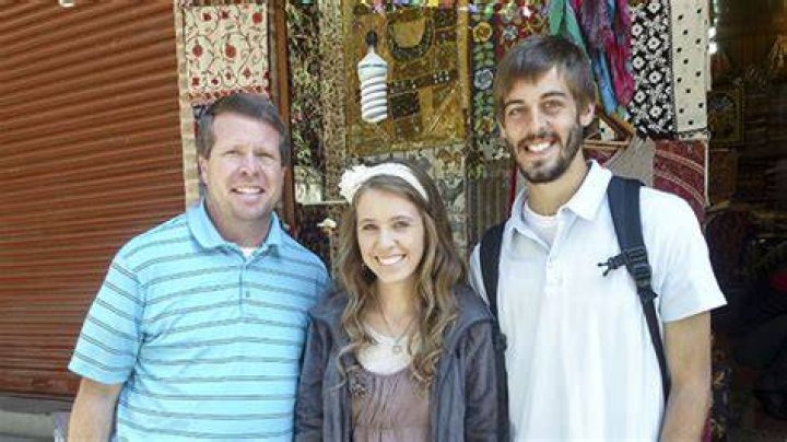 Jill Duggar’s Dad Jim Bob Slammed Her Nose Piercing As ‘Huge Mistake’ – Hollywood Life