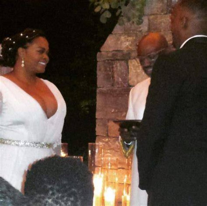 Jill Scott Married to Boyfriend Mike Dobson — See Wedding Photos – Hollywood Life