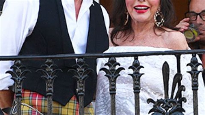 Joan Collins At 90th Birthday Party: Photos – Hollywood Life