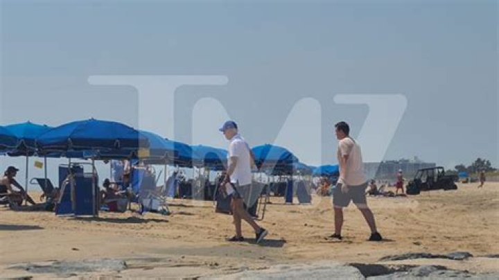 Joe Biden Wears Shorts At Beach With Jill: Photos – Hollywood Life