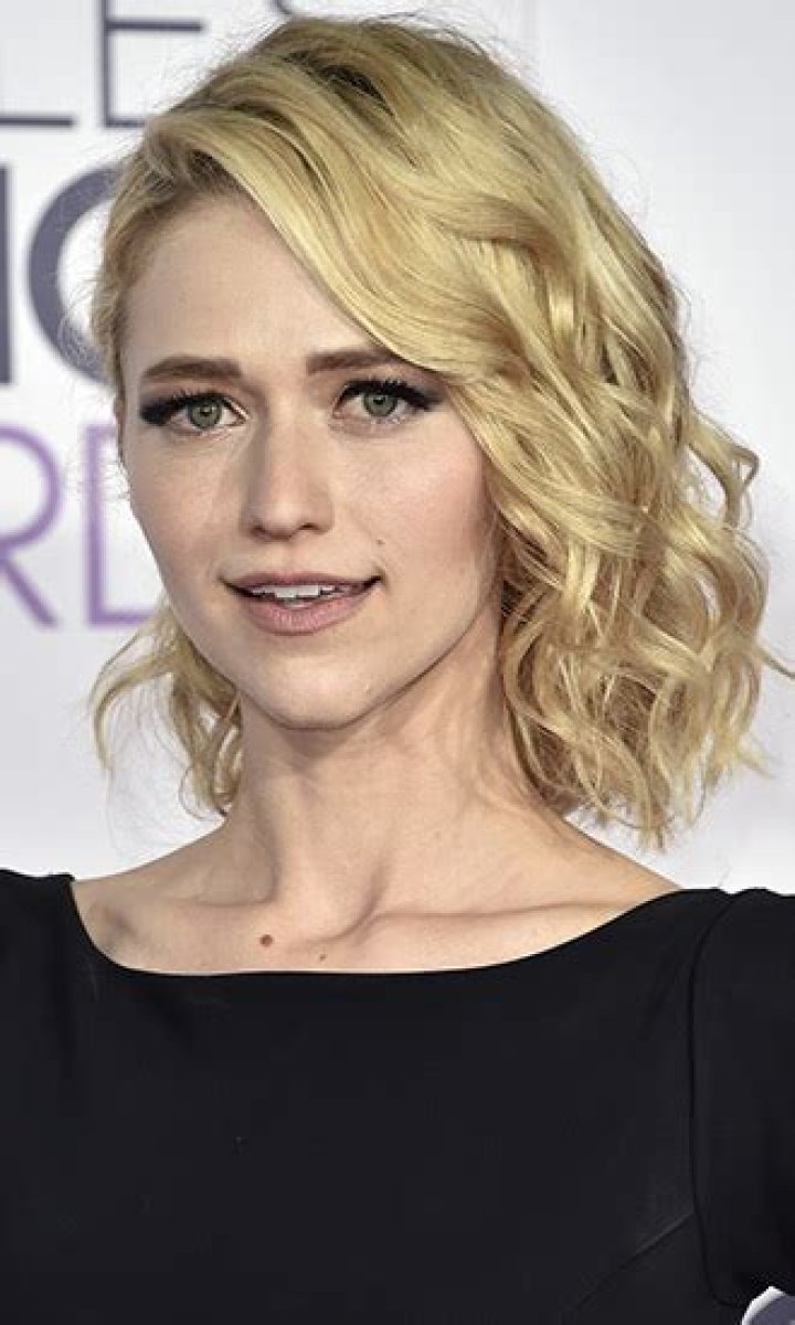Johanna Braddy Celebrity Profile – Hollywood Life