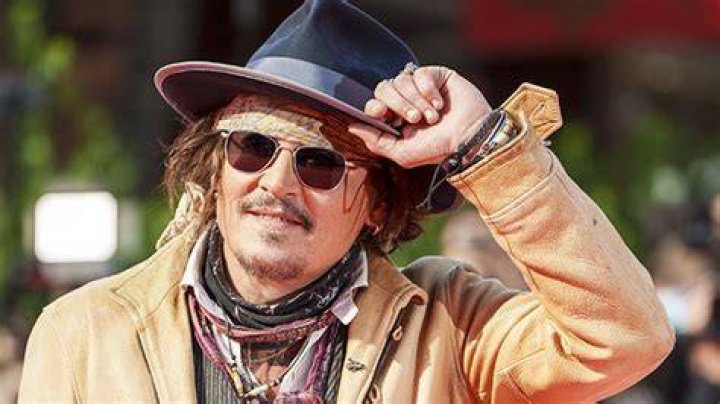 Johnny Depp Sings ‘Isolation’ By John Lennon At Jeff Beck Concert – Hollywood Life