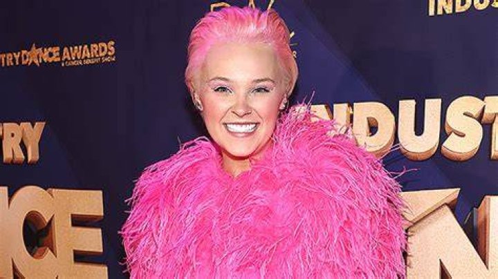 JoJo Siwa Debuts New Pink Hair & Reunites With Abby Lee Miller: Photo – Hollywood Life