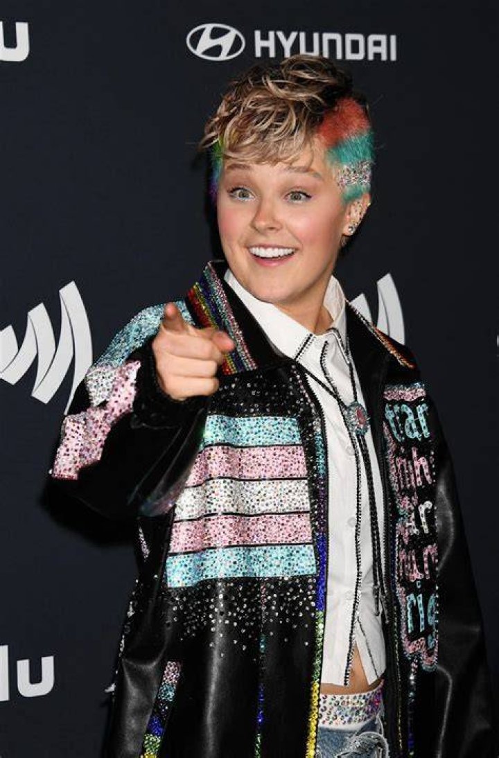 ​JoJo Siwa Fires Back At Ex ‘Dance Moms’ Co-Star After She Disses Choreographer As ‘Not Nice’ — Watch