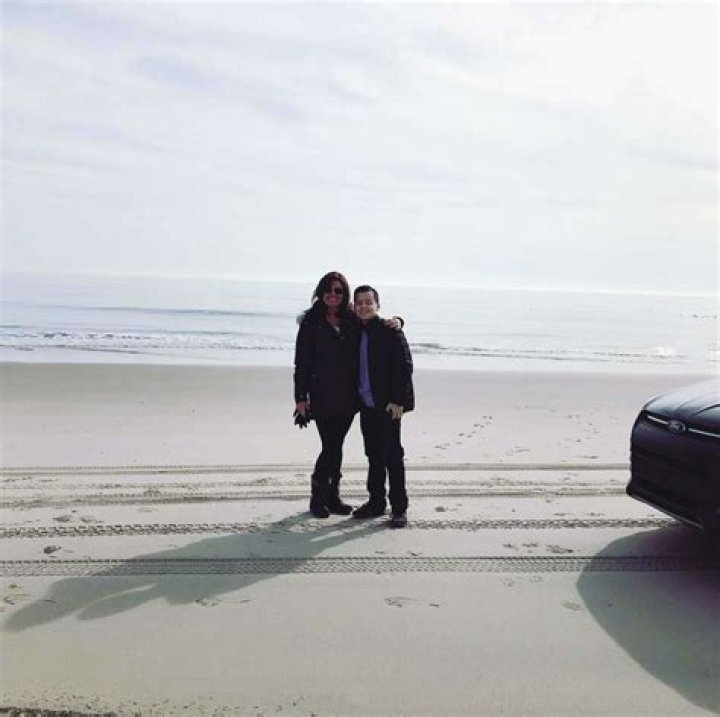 Jon Gosselin & Son Collin Enjoy A Beach Day Along With GF Colleen Conrad — Pic