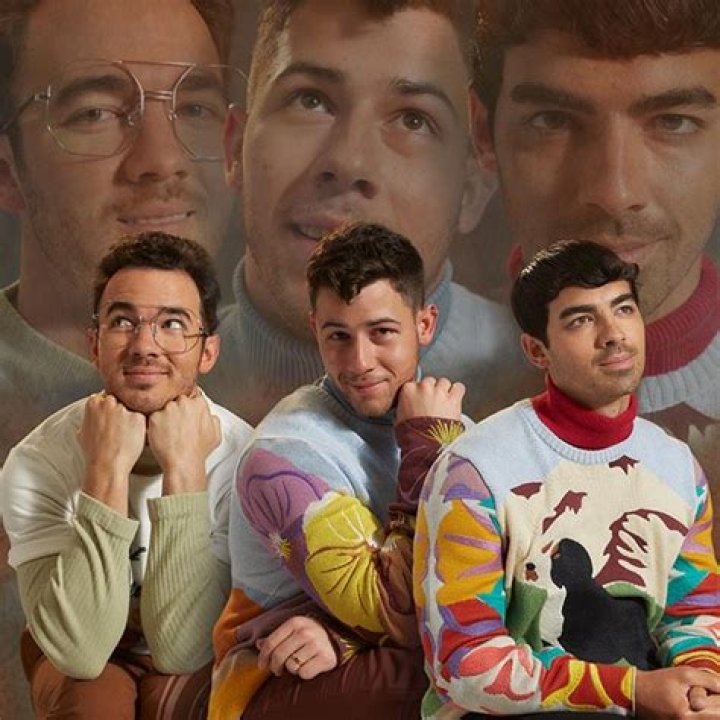 Jonas Brothers Wacky In Family Portraits For ‘PAPER Magazine’: Pics – Hollywood Life