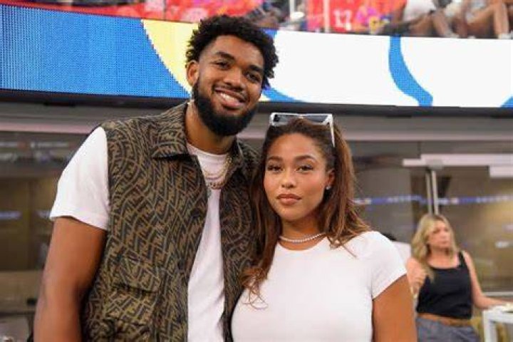 Jordyn Woods Does The ‘Buss It’ Challenge & Karl-Anthony Towns Reacts – Hollywood Life