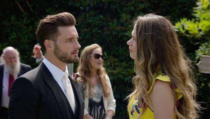 Josh Gets Married After Kissing Liza — Finale Recap – Hollywood Life