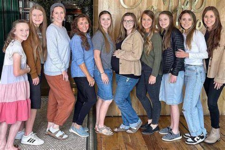 Joy-Anna Duggar Puts On Makeup While In Labor With Daughter Evelyn Mae – Hollywood Life
