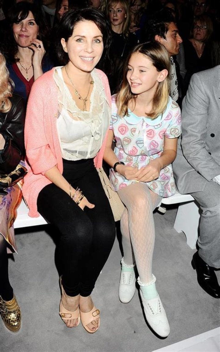 Jude Law’s Tween Daughter’s Offensive Dress At London Fashion Week – Hollywood Life