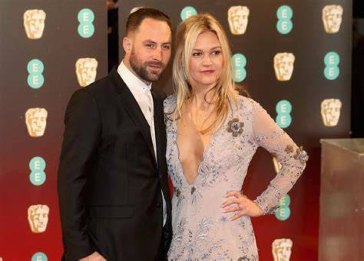 Julia Stiles Gets Married To Preston J. Cook During ‘Shotgun Wedding’ – Hollywood Life