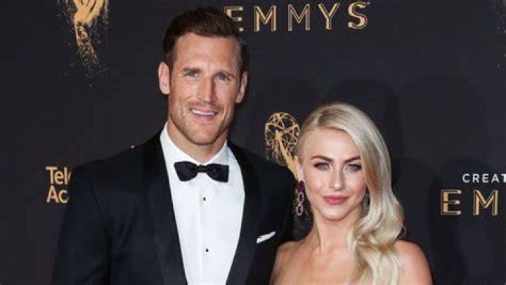 Julianne Hough Files For Divorce From Brooks Laich 6 Months After Split