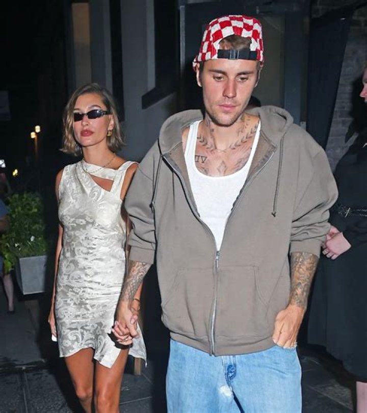 Justin Bieber Dedicates ‘Anyone’ To Wife Hailey Baldwin At Concert – Hollywood Life