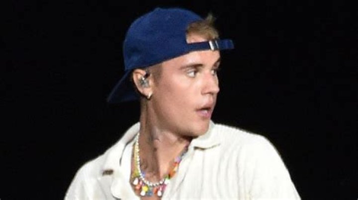 Justin Bieber Gets Heckled At Rolling Loud As Fans Chant ‘F*** Hailey’ – Hollywood Life