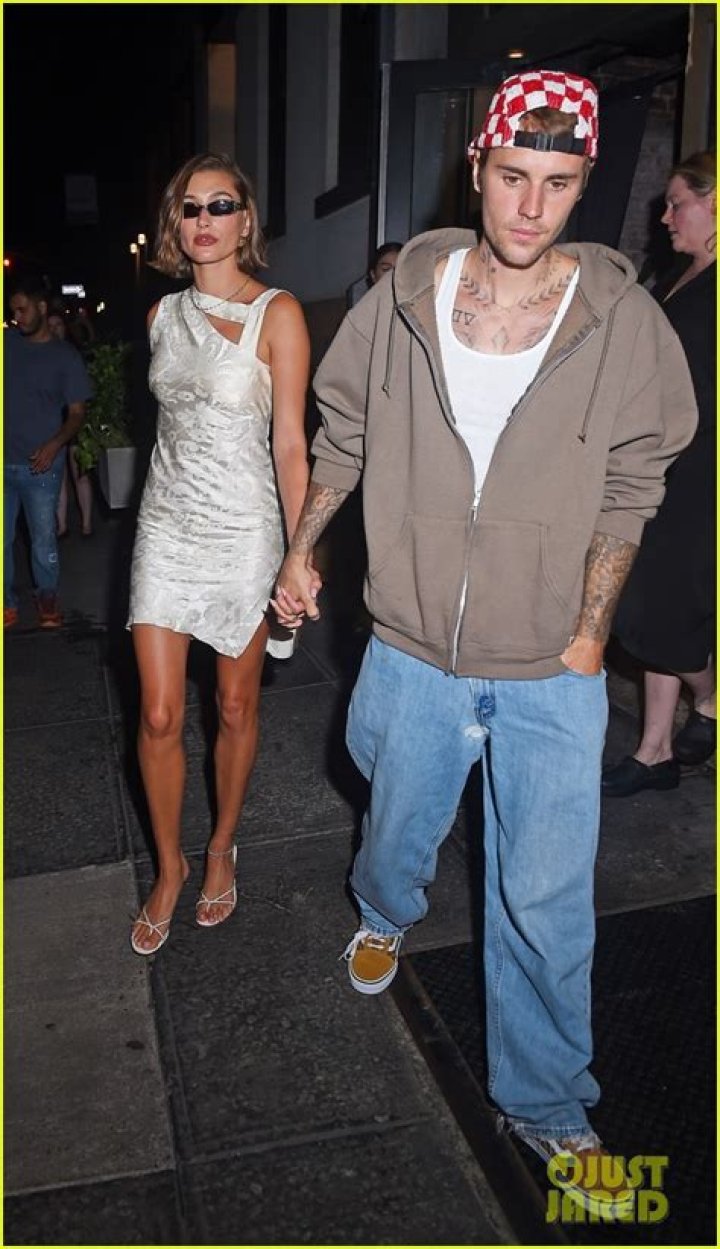 Justin Bieber & Hailey Baldwin Hold Hands & Makeout On The Street During Stroll — Pics