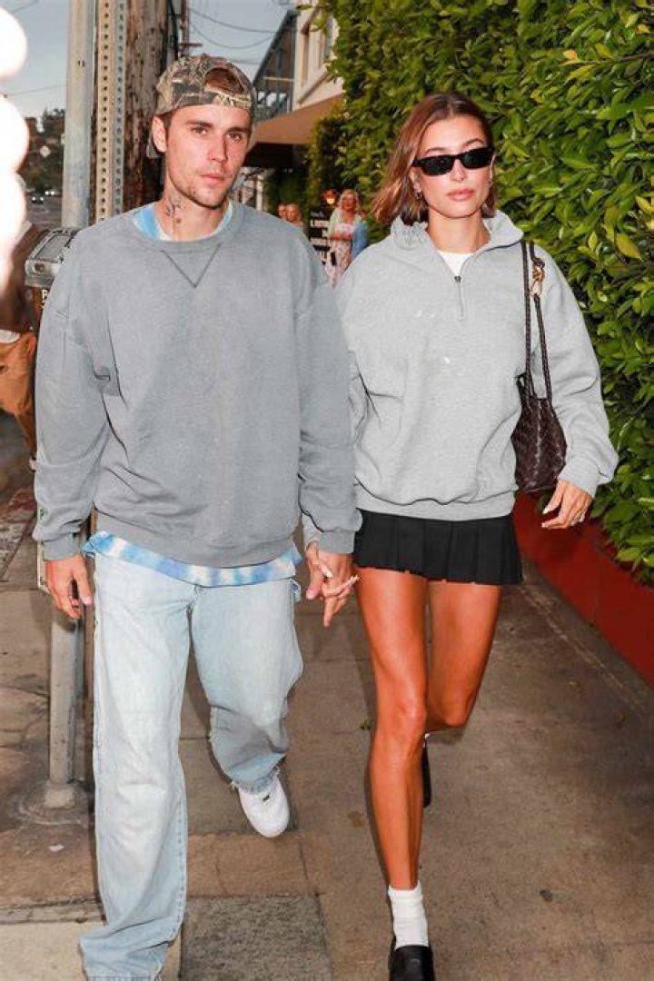 Justin Bieber & Hailey Baldwin Reveal They’re Big ‘Friends’ Fans With New ‘Hubby’ & ‘Wifey’ Sweatshirts