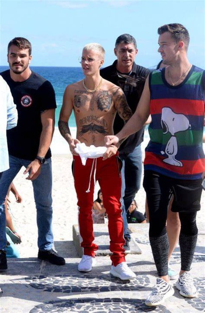 Justin Bieber & Jayde Pierce Vacation In Bora Bora Together: Romance Back On?