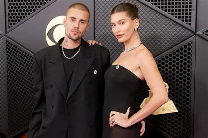 Justin Bieber Posts Loving New ‘Cuddle’ Pic With Selena Gomez