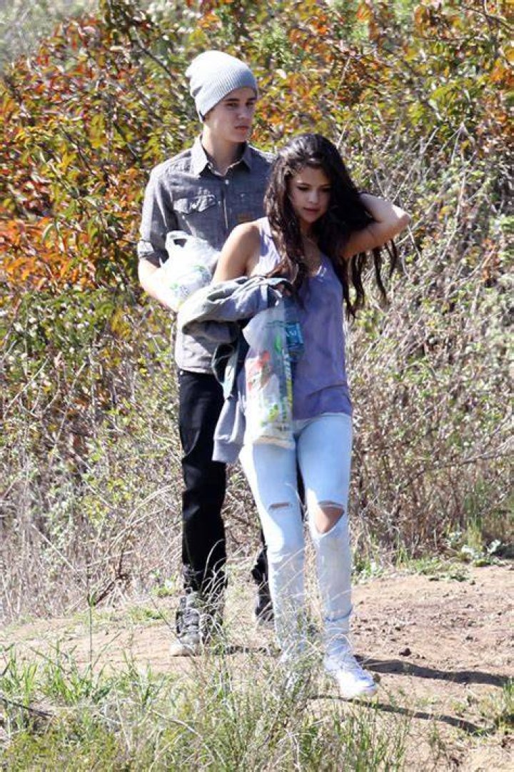 Justin Bieber & Selena Gomez: How Chris Brown Helped Them Reunite
