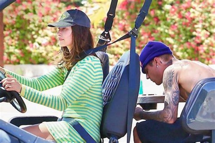 Justin Bieber Spotted Out With Gorgeous Mystery Woman: Is It Model Fiona Barron?