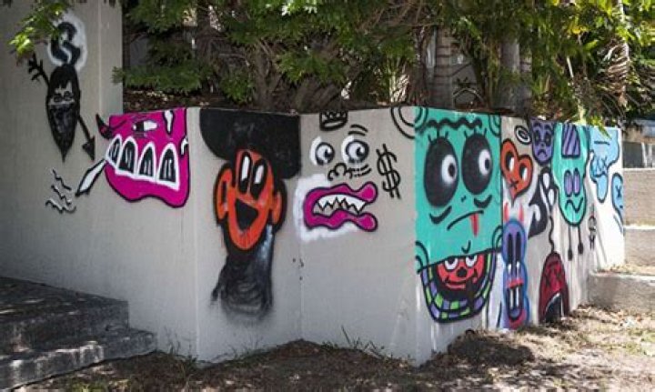Justin Bieber Told To Clean Up Graffiti By Angry Australia Mayor
